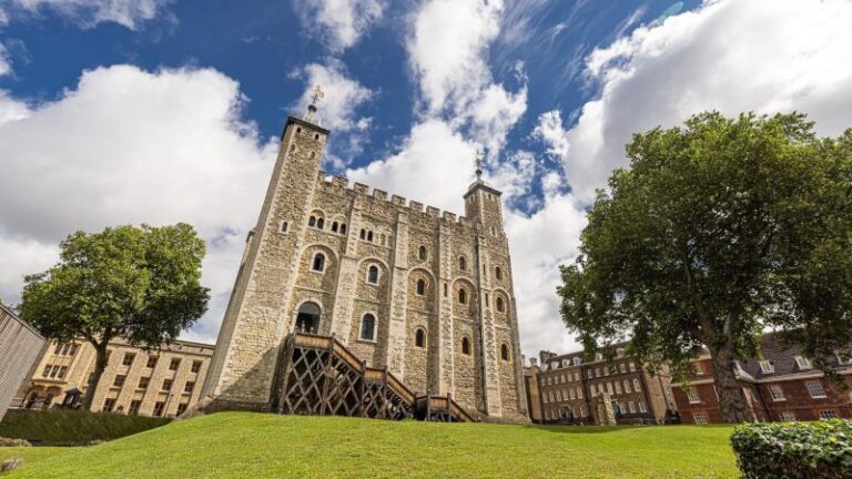 Tower of London, Travel in UK