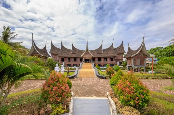 7 Contemporary & Popular Tourist Attractions in Padang to Visit